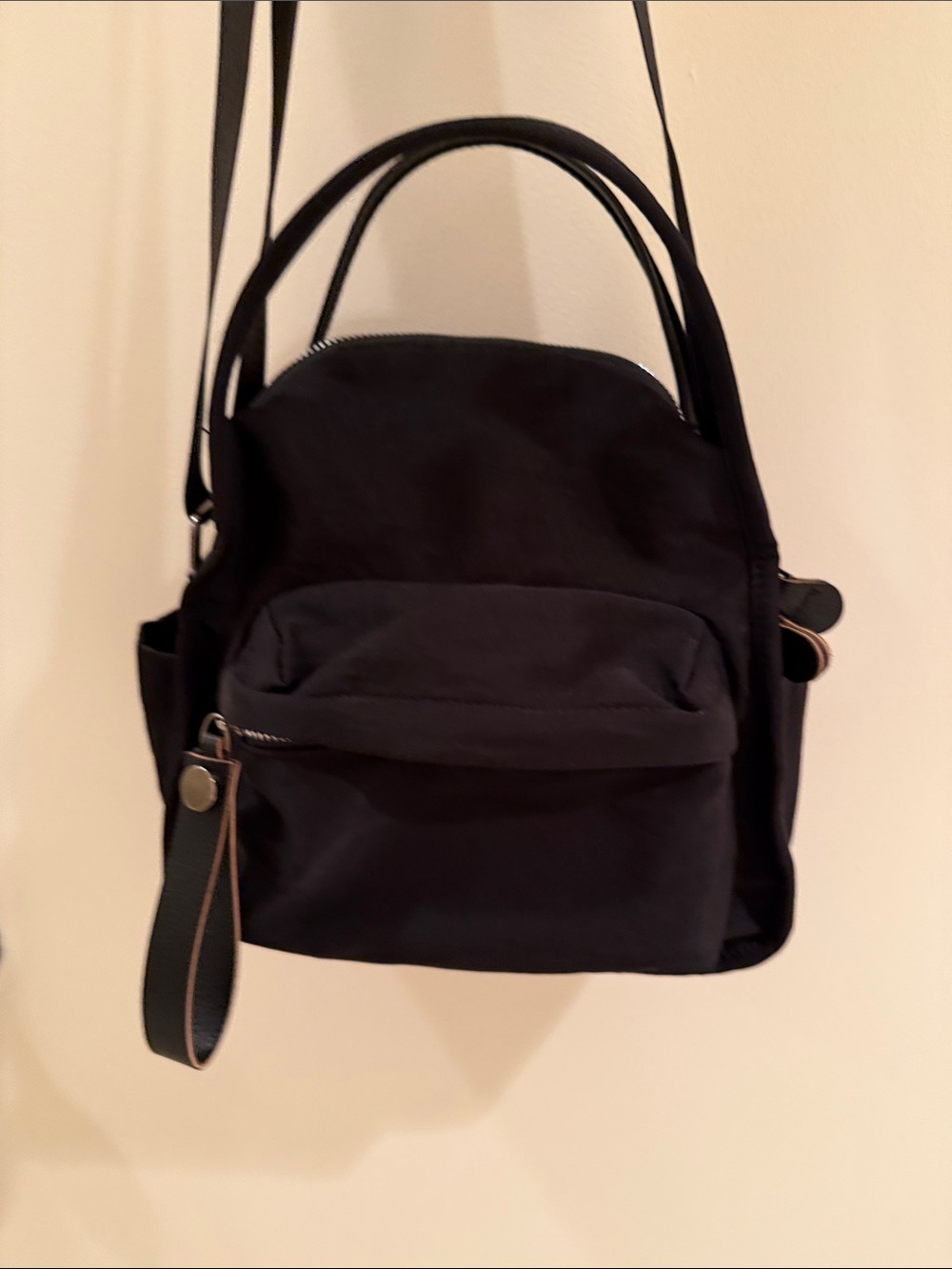 small lightweight purse. shoulder/ carry